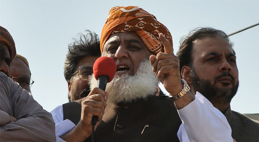 پہلی بار سپریم کورٹ آیا،یہ حکومت ہی ناجائز ہے،مولانا فضل الرحمن