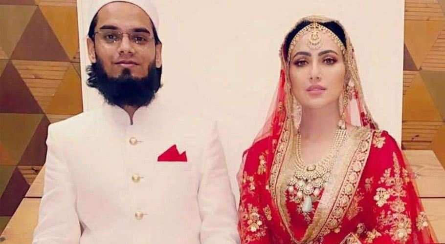 خوبصورت بیوی وہ ہے جو جنت کے قریب لائے۔مفتی انس اور ثناء خان کی نئی تصویر وائرل
