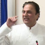 وفاقی کابینہ کا فیصلہ، چیئرمین پی ٹی وی نعیم بخاری عہدے سے برطرف