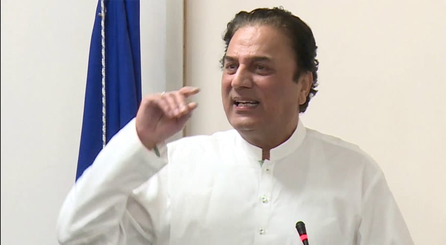 وفاقی کابینہ کا فیصلہ، چیئرمین پی ٹی وی نعیم بخاری عہدے سے برطرف