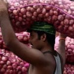 کراچی میں سبزیوں کی قیمتیں آسمان سے باتیں کرنے لگیں، ایک کلو پیاز 200 روپے میں فروخت