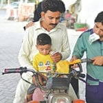کیا مہنگائی کے مارے عوام پر ایک بار پھر پیٹرول بم گرانے کی تیاری ہورہی ہے؟