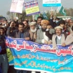 گیس، بجلی کنکشنز پرڈھائی سال سے پابندی کے خلاف عوام سڑکوں پر نکل آئے