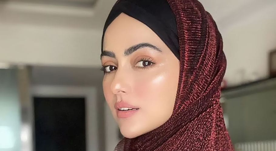 لوگوں کی مدد کیا کریں، اللہ بدلہ دے گا، ثناء خان کا مداحوں کو پیغام