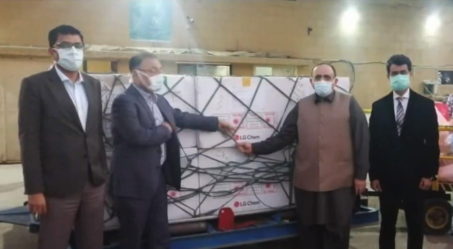 کورونا کی روک تھام کیلئے ویکسین کی 15 لاکھ خوراکیں چین سے پاکستان پہنچ گئیں