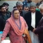 ڈسکہ ضمنی انتخاب میں فائرنگ سے شہید نوجوان کے اہلِ خانہ کو 10 لاکھ کی امداد مل گئی