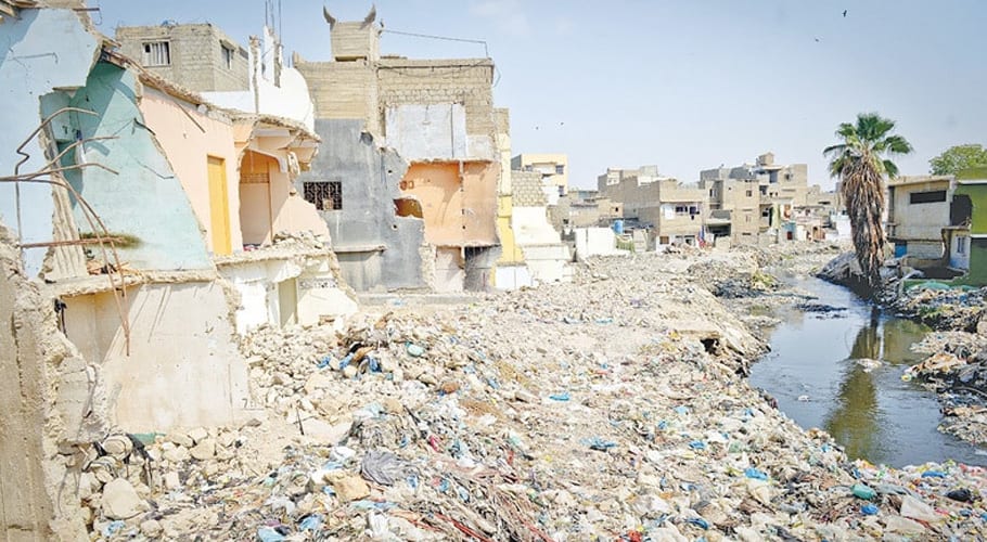 کراچی میں برساتی نالوں اور اطراف میں کچرا پھینکنے پر دو ماہ کے لئے پابندی عائد