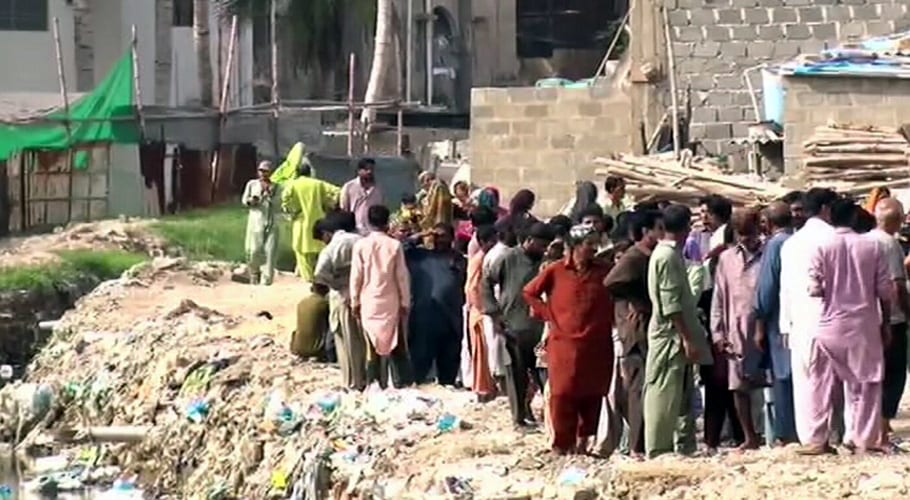 کراچی،2نالوں کے تجاوزات کےخلاف کارروائی، ہزاروں مکانات مسمار،35ہزارافراد بے گھر