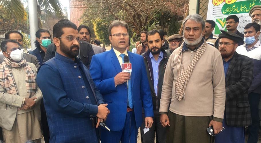 اسلام آباد میں نیشنل سیونگ سینٹر کے ملازمین کا احتجاج، 374 برانچز میں کام بند