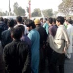 اسلام آباد:کباڑئیے کے رکشے سے قرآنِ پاک کے مقدس اوراق برآمد،عوام مشتعل، ہائی وے بند
