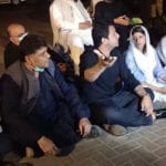 حلیم عادل شیخ کی گرفتاری کے خلاف پی ٹی آئی کے رہنماؤں کا وزیراعلیٰ ہاؤس کے باہر دھرنا