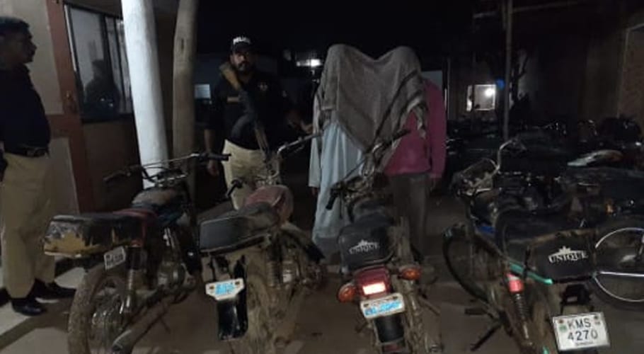 ابراہیم حیدری پولیس کی کارروائی،2ملزمان گرفتار،3موٹرسائیکلیں برآمد