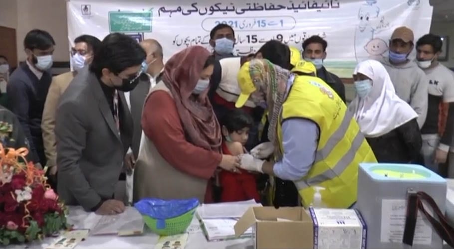 صوبائی وزیر صحت پنجاب نے انسداد ٹائیفائیڈ ویکسینیشن مہم کا آغاز کردیا