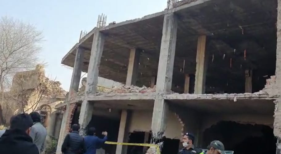 لاہور ضلعی انتظامیہ کی کارروائی،سرکاری زمین پر بنائی عمارت مسمار کردی گئی