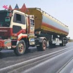 کراچی میں آئل ٹینکرز سے خام تیل چوری کرنے کا سلسلہ جاری، مافیا نے نیا اڈہ بنا لیا