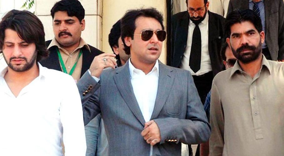یوسف رضا گیلانی کے بیٹے علی موسیٰ گیلانی کی ووٹ خریدنے کی ویڈیو سامنے آگئی