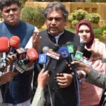 عالمگیرخان نے وزیرِ اعلیٰ سندھ کی تصویرکچرے کے ڈھیرپرلگادی،علی زیدی کا خراجِ تحسین