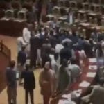 سندھ اسمبلی میدان جنگ ، پی ٹی آئی، باغی ارکان اور پی پی کی آپس میں مار پیٹ