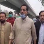 پشاور میں پیشی پر آئے کیپٹن (ر) صفدر پر انڈے برسا دیئے گئے