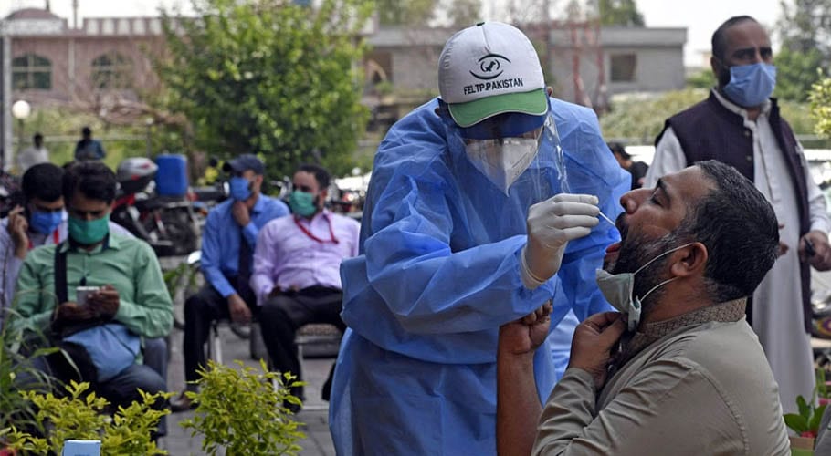 Pakistan reports over 7678 new cases of coronavirus in a day