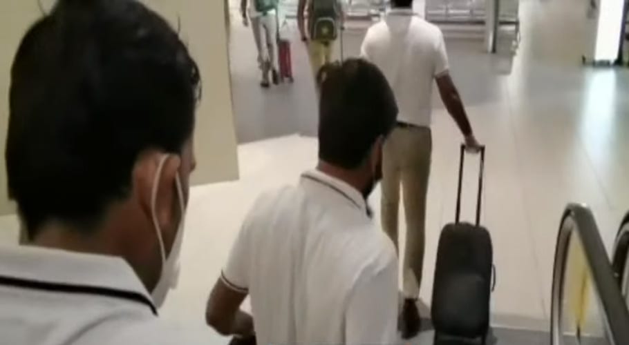 قومی ٹیم جنوبی افریقہ کے خلاف کرکٹ سیریز کھیلنے کیلئے جوہانسبرگ پہنچ گئی