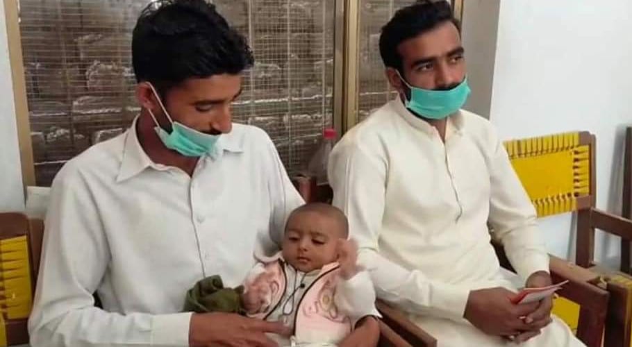 پولیس کا انوکھا کارنامہ، 4 ماہ کے بچے پر مقدمہ درج، والد ضمانت کیلئے عدالت پہنچ گیا