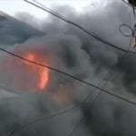 کراچی، لیاقت آباد میں فرنیچر کے کارخانے میں آتشزدگی، فائر بریگیڈ آگ بجھانے میں مصروف