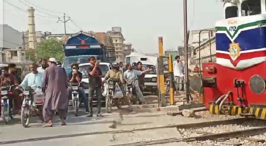کراچی سرکلر ریلوے، 4 مقامات پر پھاٹک کے بغیرٹرین کی آمدورفت جاری، حادثات کا خطرہ