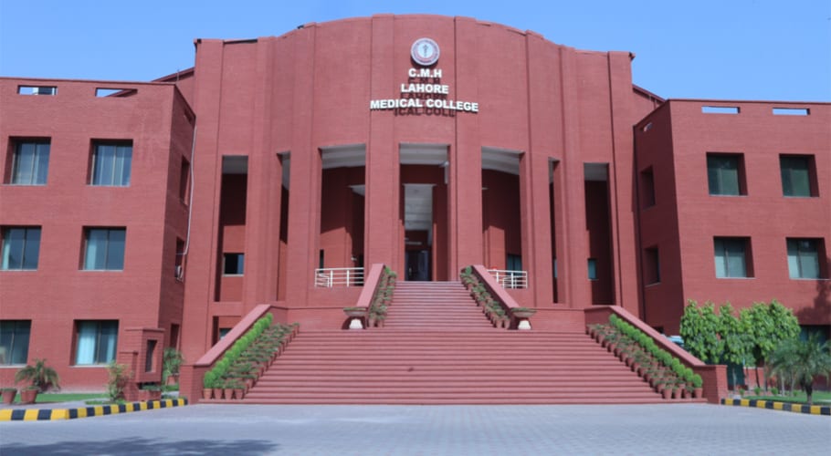 پنجاب حکومت کا فیصلہ، صوبے کے تمام میڈیکل کالجز اور یونیورسٹیاں 11 اپریل تک بند