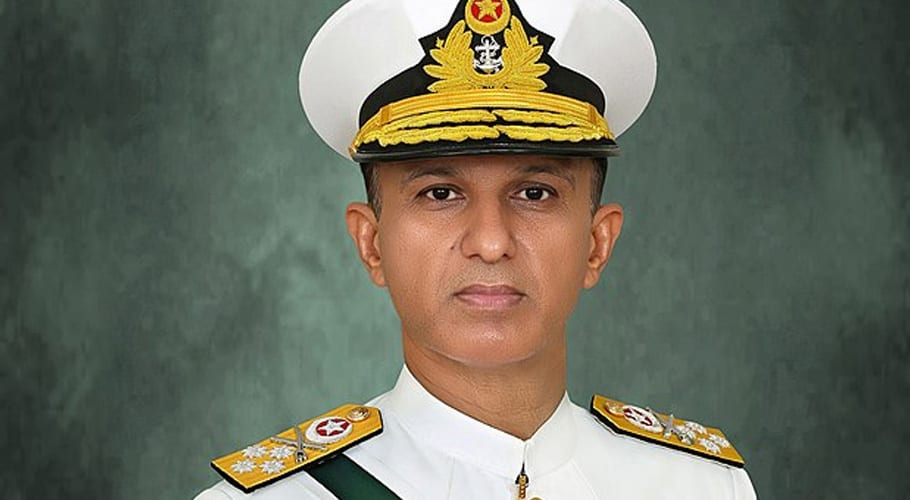 نیول چیف ایڈمرل محمد امجد خان نیازی کا بحرین میں پرتپاک استقبال، گارڈ آف آنرپیش کیا گیا