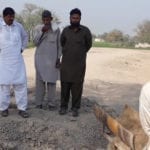 قبرستان کی 2 کنال زمین پر غیرقانونی قبضہ، عوام مشتعل، مافیا کو بھاگنے پر مجبور کردیا