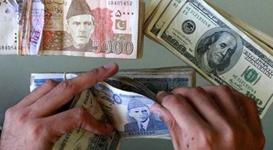 انٹربینک اور اوپن مارکیٹ میں روپے کے مقابلے میں ڈالر مزید 10 پیسے سستا