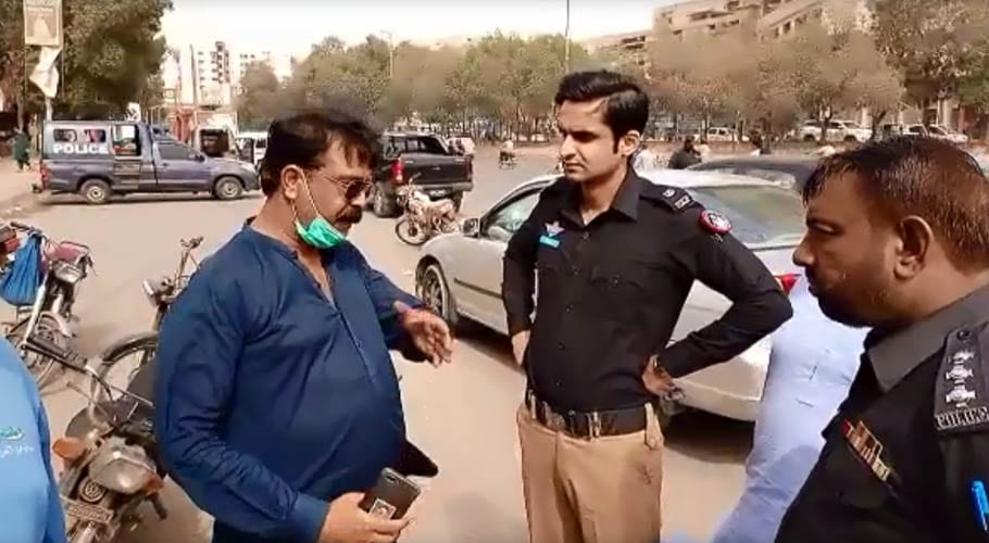 پی ٹی آئی کے رہنما رزاق باجوہ کے بھائی کے غنڈوں کا کے ایم سی اہلکاروں پر حملہ ، 2 زخمی