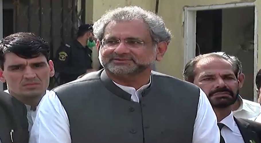 Shahid Khaqan Abbasi talks to media in Karachi