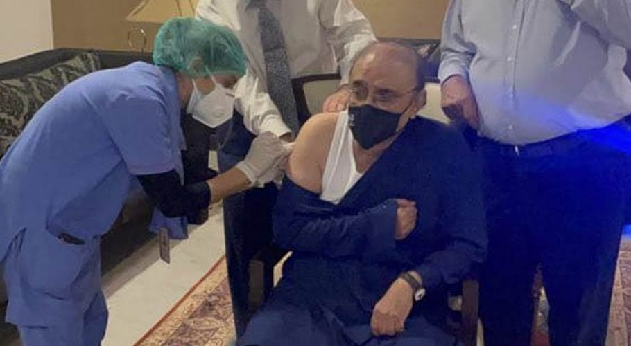 سابق صدر آصف زرداری کو کورونا ویکسین لگا دی گئی