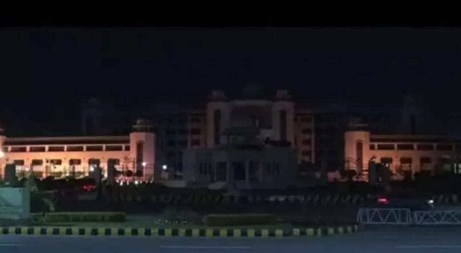 ارتھ آور کے موقعے پر وزیراعظم ہاؤس کی بتیاں بجھا دی گئیں