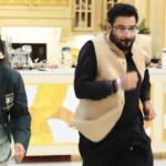 عامر لیاقت ٹی وی شو کے دوران دوڑ لگاتے ہوئے گرگئے، سوشل میڈیا پر میمز کی بھرمار