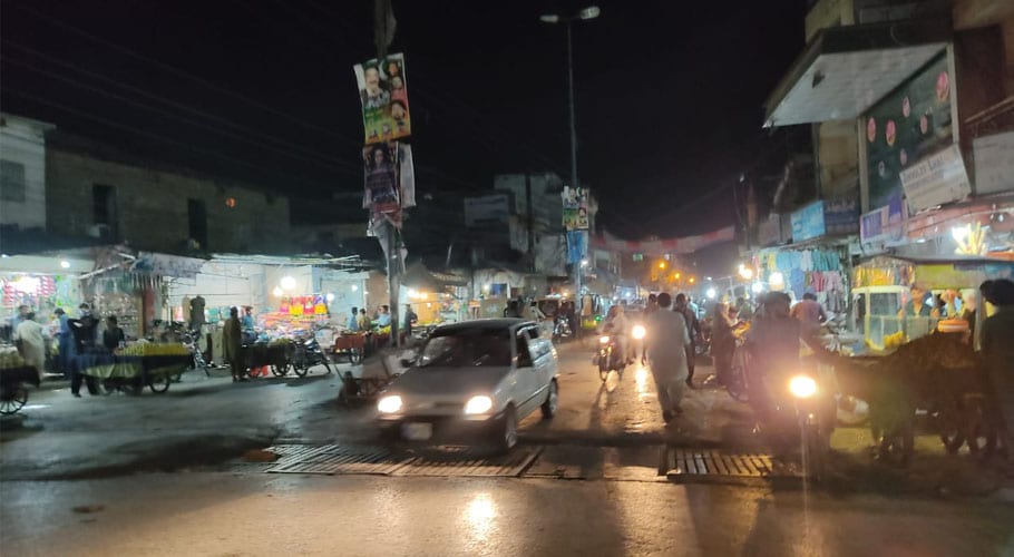 تھانہ صادق آباد، کورونا ایس او پیز پر کی دھجیاں اُڑا دی گئیں