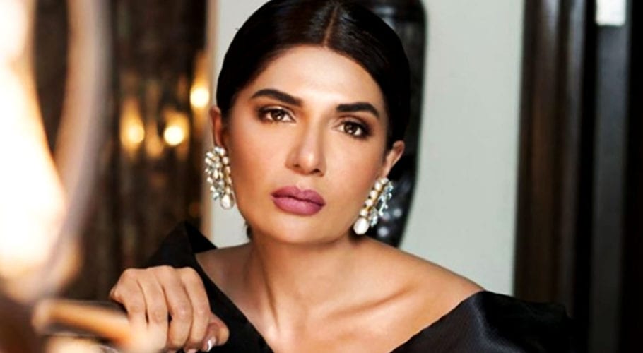 عفت عمر کا اپنے خرچے پر 10مستحق افراد کو کورونا ویکسین لگوانے فیصلہ
