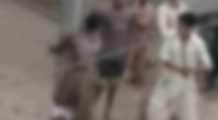 فیصل آباد میں ظلم کی انتہا، بااثر افراد کا ذہنی معذور نوجوان پر ڈنڈوں سے تشدد