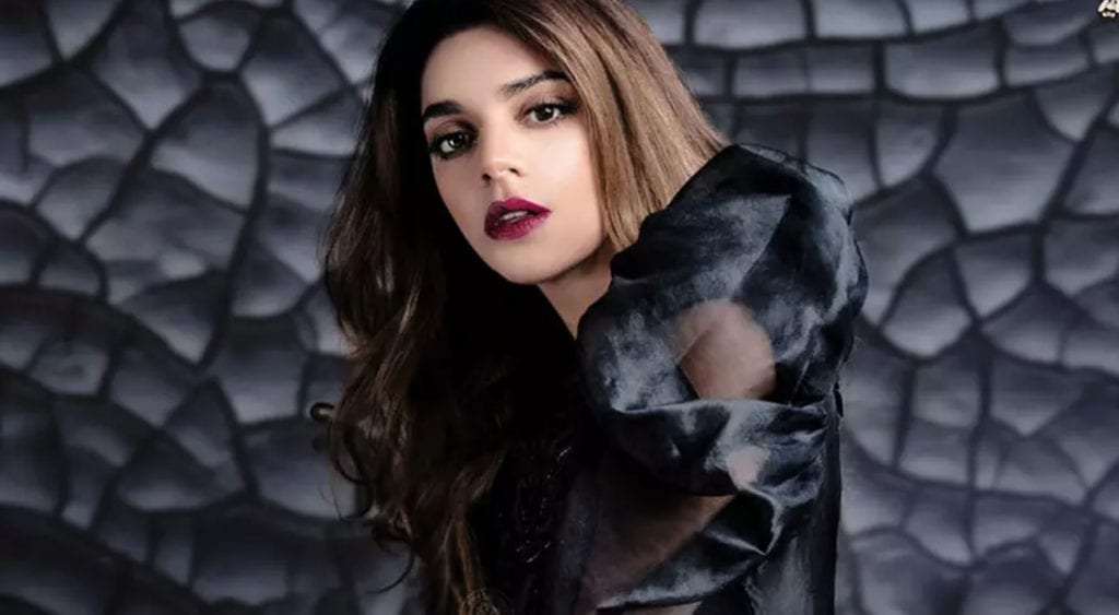Sanam Saeed shows displeasure over lack of temperature checks at airports