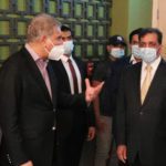 لاکھوں پاکستانی عرب امارات کی تعمیر و ترقی میں اپنا کردار ادا کر رہے ہیں۔وزیرِ خارجہ