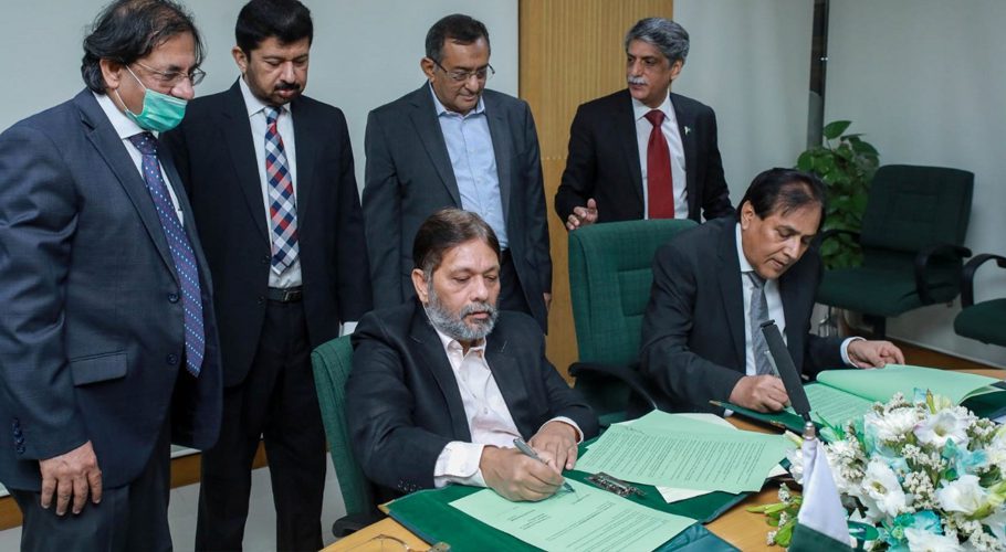 FPCCI & Iqra University Sign An MoU