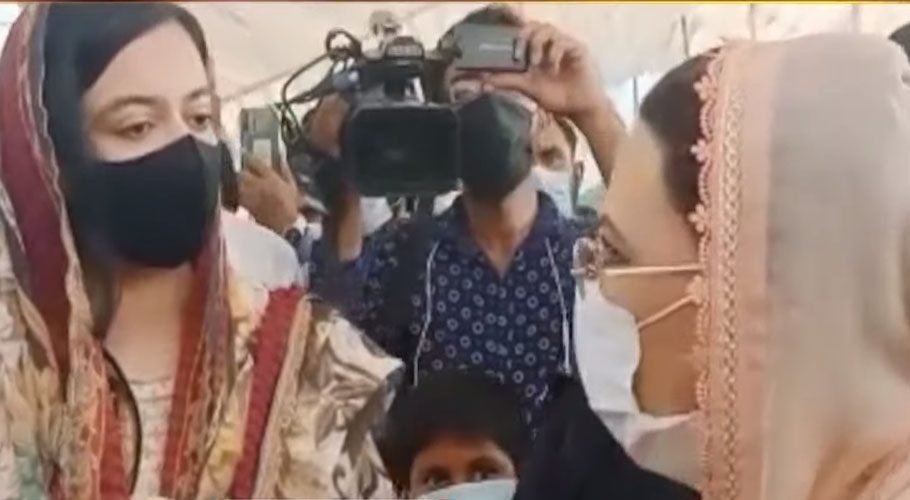 معاونِ خصوصی کی اسسٹنٹ کمشنرسیالکوٹ سے تلخ کلامی، فردوس اعوان ٹاپ ٹرینڈ بن گئیں