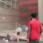کراچی میں تیز آندھی، راشد منہاس روڈ پر دیوہیکل بل بورڈ گرنے سے ایک شخص زخمی