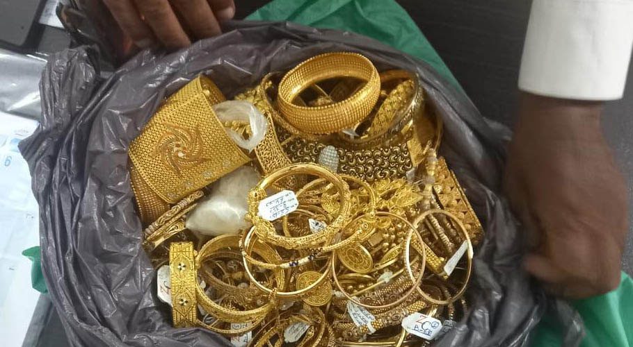 جے ایس بینک گلستان جوہر برانچ میں ملازمین و افسران کی انوکھی واردات، 55کروڑ کے زیورات غائب، مقدمہ درج