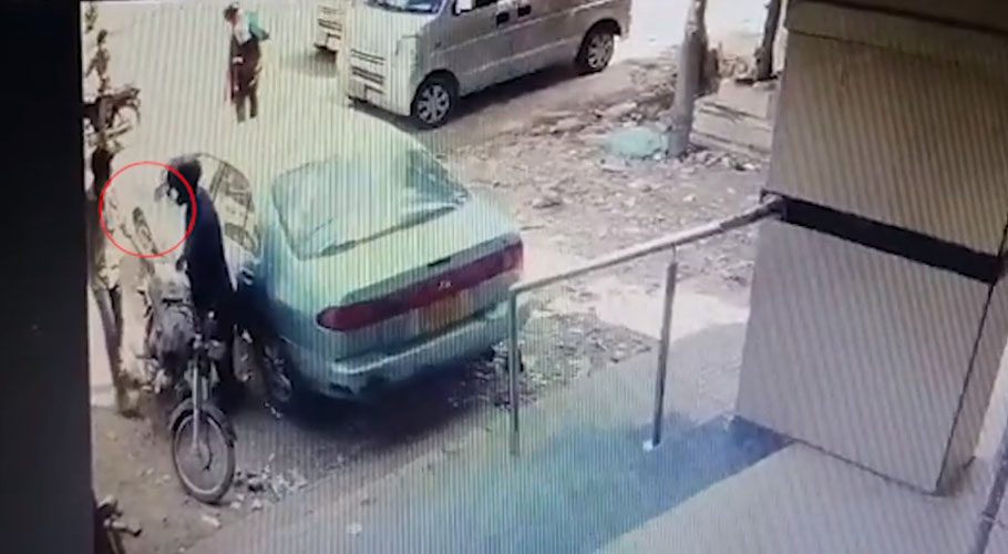 رینجرز اور پولیس کی سرجانی ٹاؤن میں کارروائی، ڈکیت گینگ کا سرغنہ ساتھیوں سمیت گرفتار