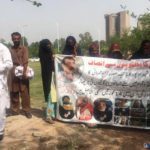 وڈیرہ کے ظلم کا شکار خاندان انصاف کے لیے شہراقتدار پہنچ گیا، وزیراعظم سے مدد کی اپیل