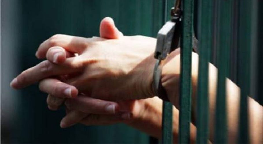 مسجد کے اندر رقص کرنے والے سوشل میڈیا اسٹار کو حراست میں لے لیا گیا