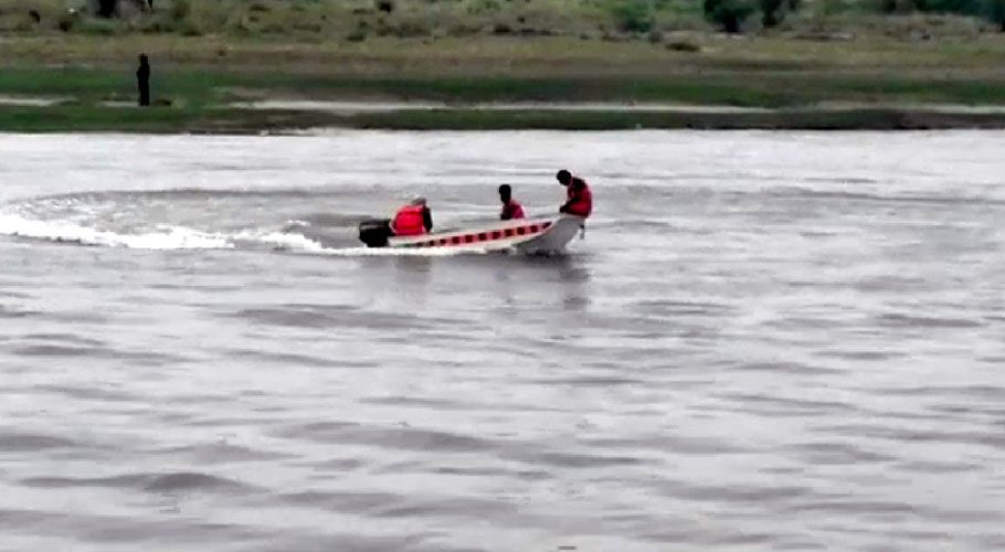 نہر میں رکشہ گرنے سے 5 افراد ڈوب گئے،2لاشیں نکال لی گئیں